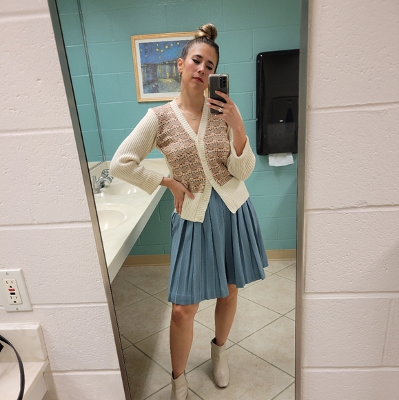 Meet your Posher, Ariella - Picture 4 of 5